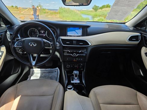 Used 2018 INFINITI QX30 AWD image 11