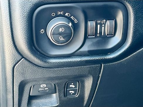Used 2022 RAM 1500 Laramie AWD/4WD image 10