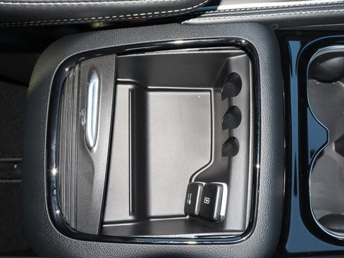 New 2027 Chrysler Pacifica Limited AWD/4WD image 29