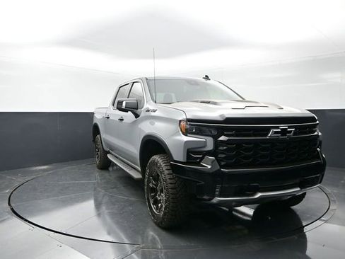 Used 2025 Chevrolet Silverado 1500 ZR2 w/ Dark Appearance Package AWD/4WD image 5