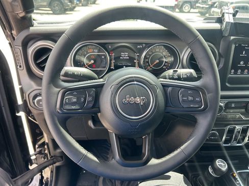 Used 2023 Jeep Wrangler Sport S image 15