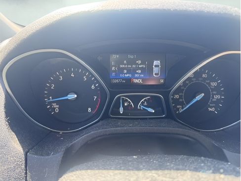 Used 2018 Ford Focus SE w/ Cold Weather Package FWD image 16