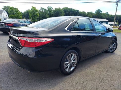 Used 2017 Toyota Camry SE FWD image 4