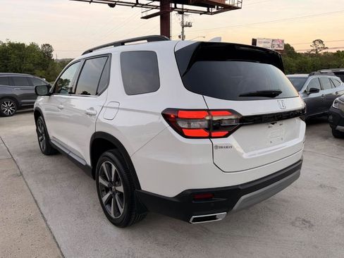 Used 2025 Honda Pilot Touring image 9