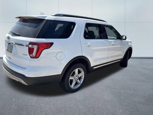 Used 2017 Ford Explorer XLT w/ Equipment Group 202A AWD/4WD image 3