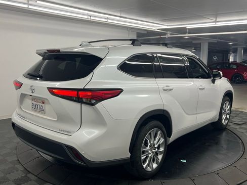 Used 2023 Toyota Highlander Limited FWD image 5