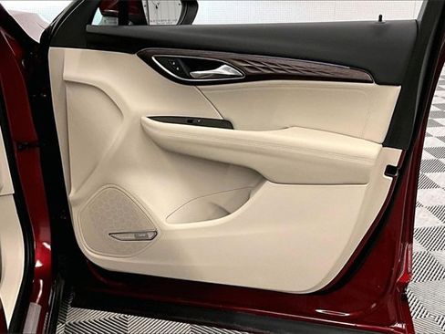 Used 2023 Buick Envision Avenir image 19