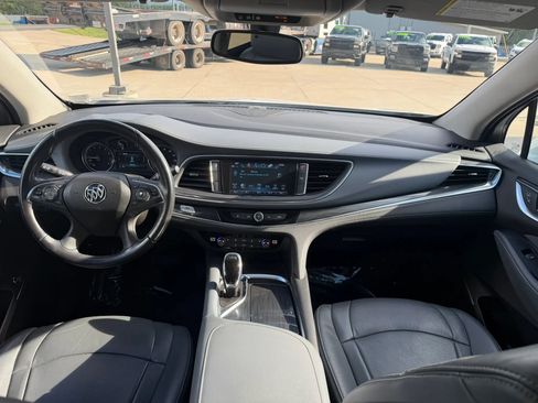 Used 2019 Buick Enclave Essence FWD image 17