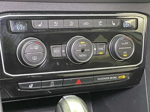 Used 2019 Volkswagen Atlas SEL Premium AWD/4WD image 34