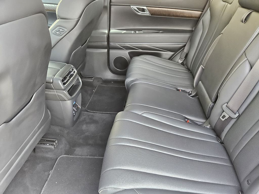 Used 2024 Genesis GV80 2.5T AWD/4WD image 20