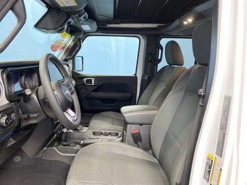 Certified 2025 Jeep Wrangler Sahara w/ Safety Group image 9