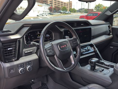 Used 2023 GMC Sierra 1500 AT4 w/ Technology Package AWD/4WD image 11