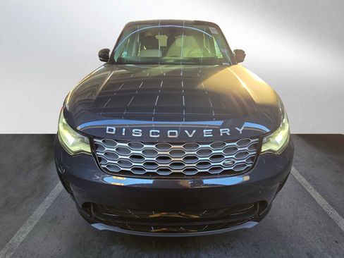 Used 2025 Land Rover Discovery Metropolitan Edition image 5