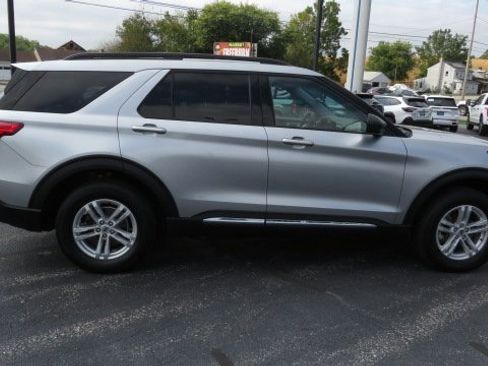 Certified 2022 Ford Explorer XLT w/ Equipment Group 202A image 9