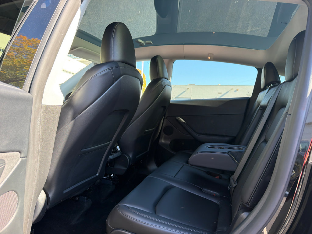 Used 2024 Tesla Model Y Long Range AWD/4WD image 19