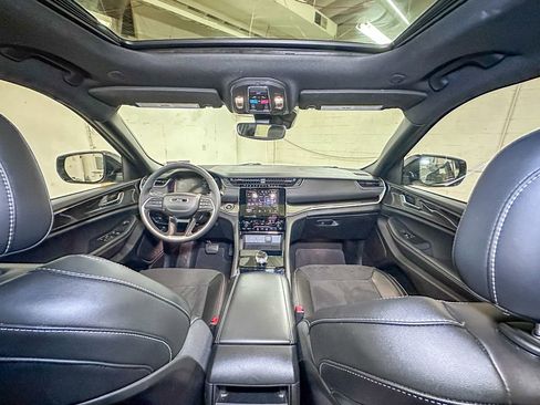 Certified 2023 Jeep Grand Cherokee Altitude image 30