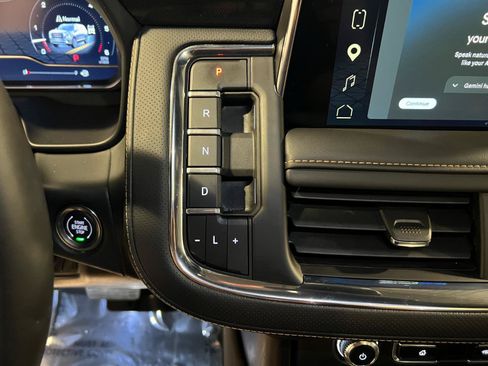 Used 2024 GMC Yukon AT4 w/ AT4 Premium Plus Package AWD/4WD image 17
