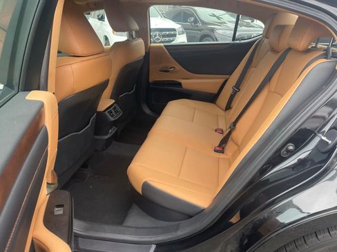 Used 2025 Lexus ES 300h w/ Premium Package FWD image 5