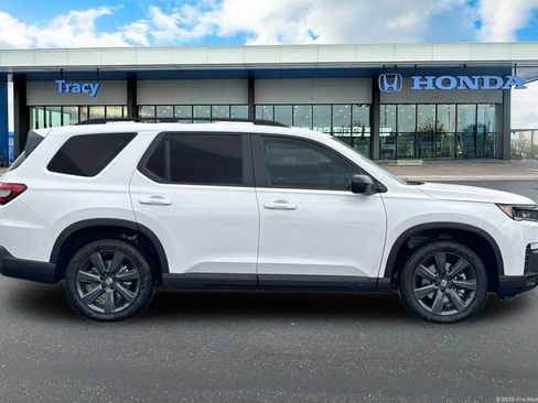 New 2026 Honda Pilot Sport image 4