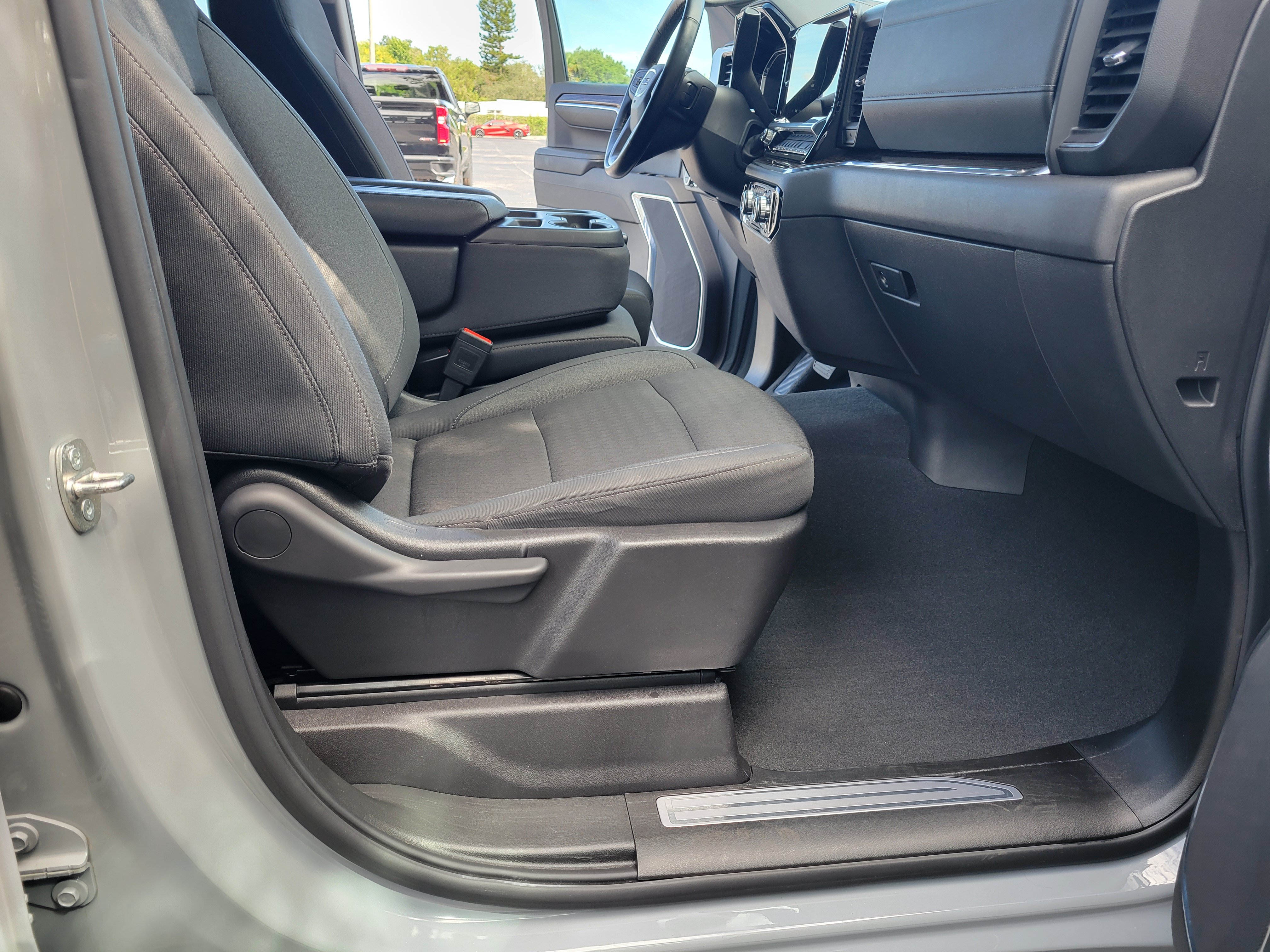 Certified 2024 GMC Sierra 1500 Elevation w/ LPO, Elevation Black Package AWD/4WD image 32