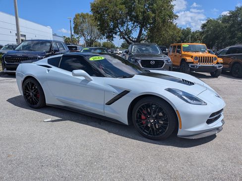 Used 2019 Chevrolet Corvette Stingray Coupe w/ 1LT RWD image 2