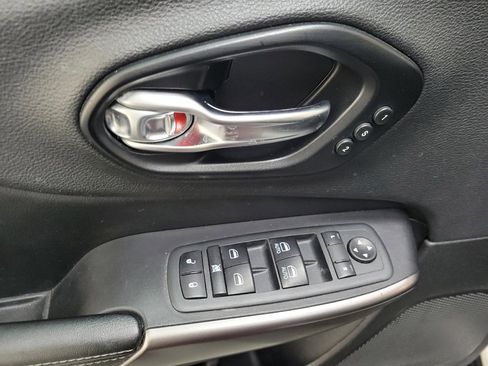 Used 2021 Jeep Cherokee Limited AWD/4WD image 27