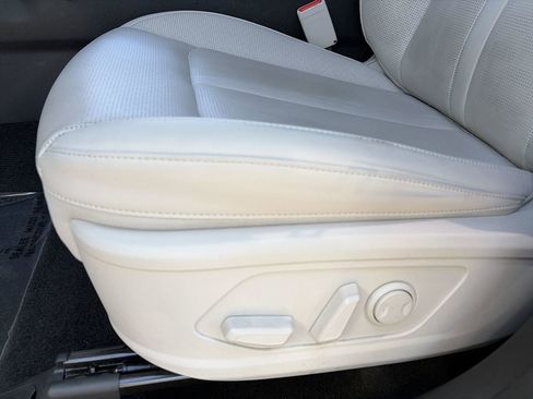 Certified 2025 Kia Sorento EX w/ Panoramic Sunroof Package FWD image 19