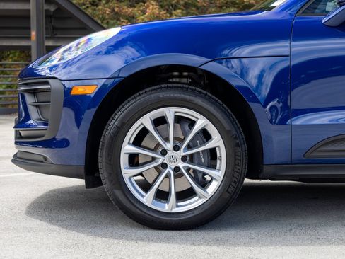 Certified 2026 Porsche Macan AWD/4WD image 13