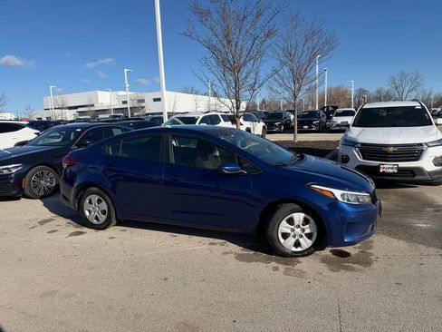 Used 2017 Kia Forte LX image 3