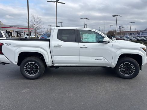 New 2025 Toyota Tacoma TRD Sport image 6