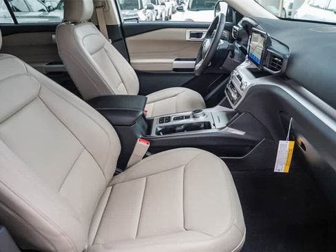 New 2024 Ford Explorer XLT w/ Equipment Group 202A image 16