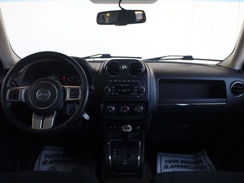 Used 2013 Jeep Patriot Latitude w/ Sun/Sound Group AWD/4WD image 28