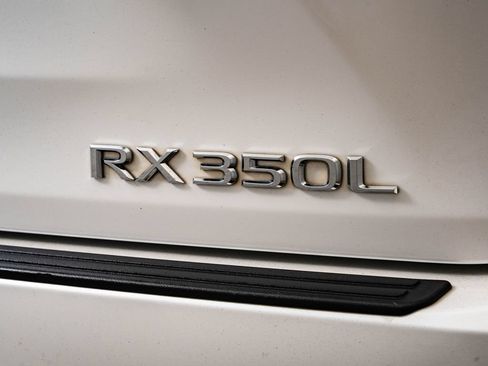 Certified 2022 Lexus RX 350L Premium w/ Premium Package AWD/4WD image 17