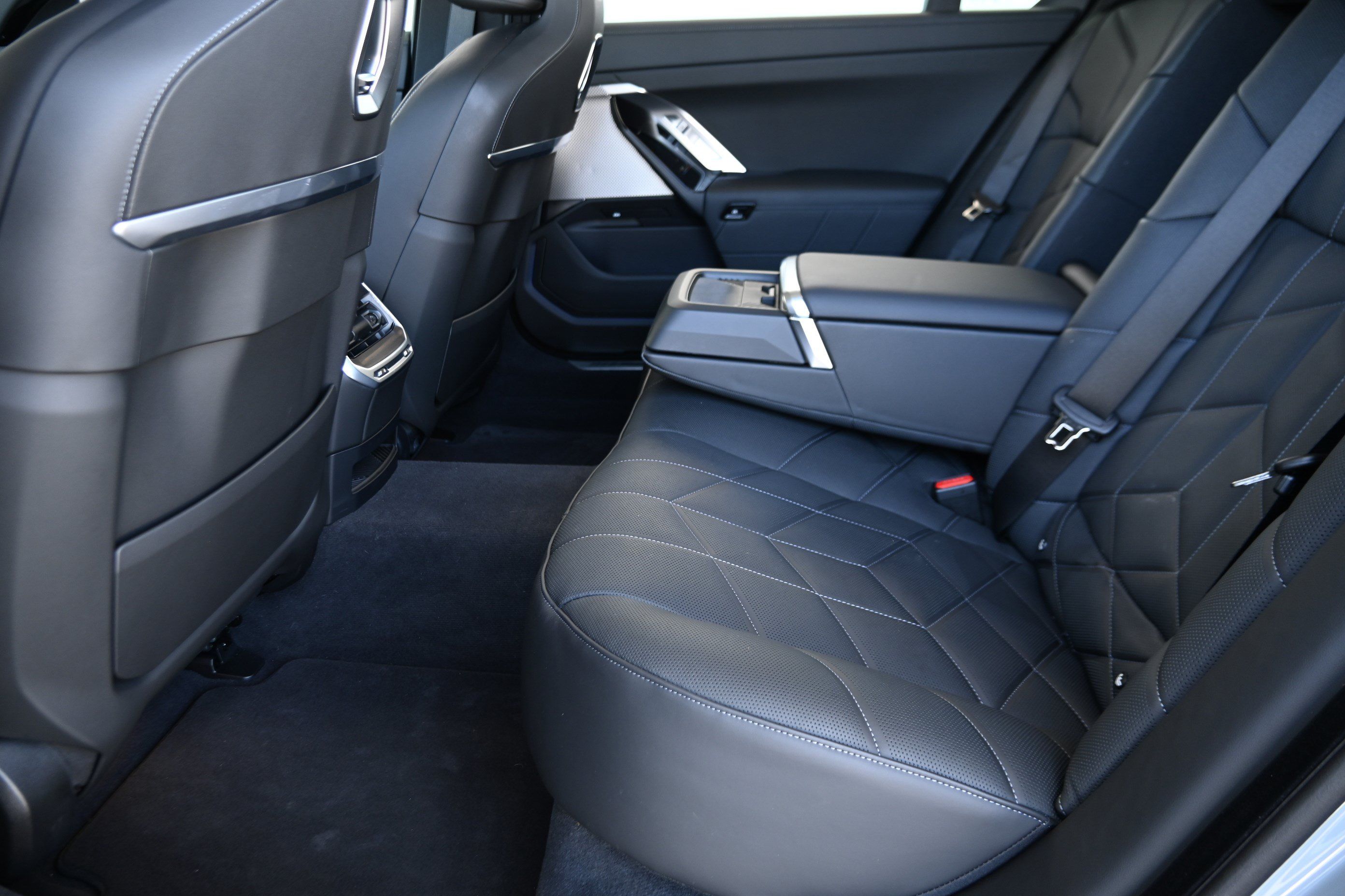 Certified 2024 BMW 740i RWD image 12