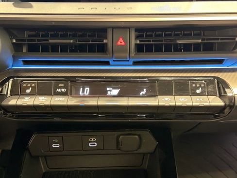 Used 2024 Toyota Prius XLE AWD/4WD image 14