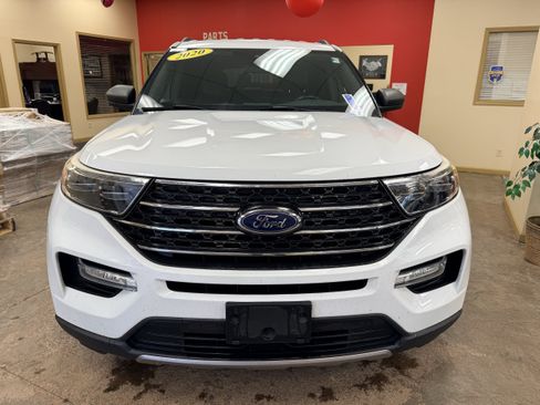 Used 2020 Ford Explorer XLT w/ Equipment Group 202A RWD image 2