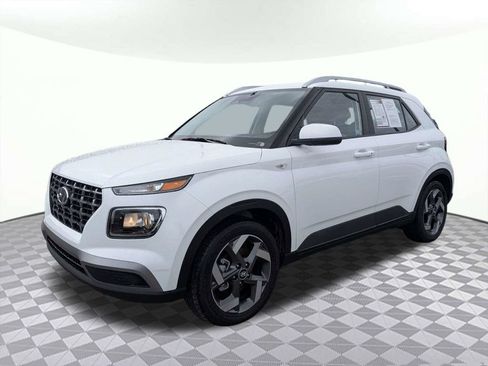 Used 2026 Hyundai Venue SEL FWD image 7