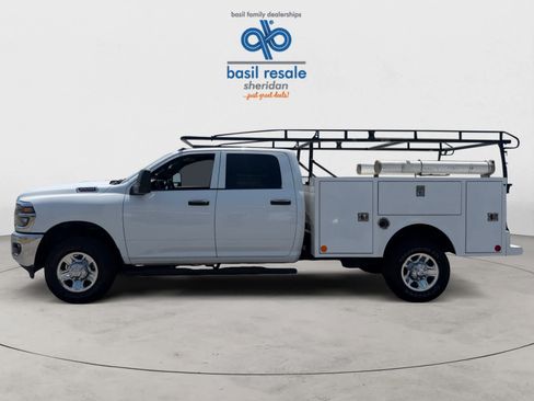 Used 2025 RAM 2500 Tradesman w/ Chrome Appearance Group AWD/4WD image 3