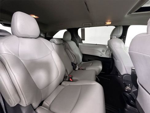 Certified 2025 Toyota Sienna XLE FWD image 41