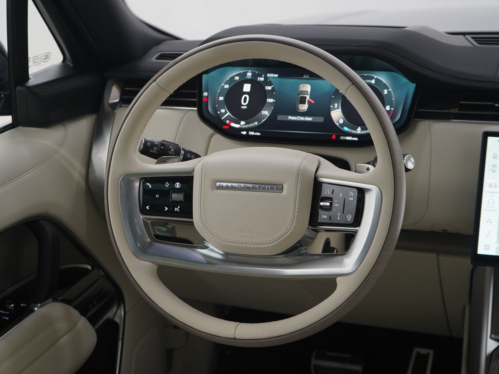 Used 2025 Land Rover Range Rover SE AWD/4WD image 16