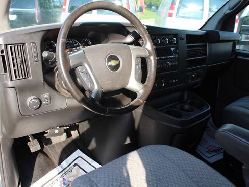 Used 2015 Chevrolet Express 3500 RWD image 10