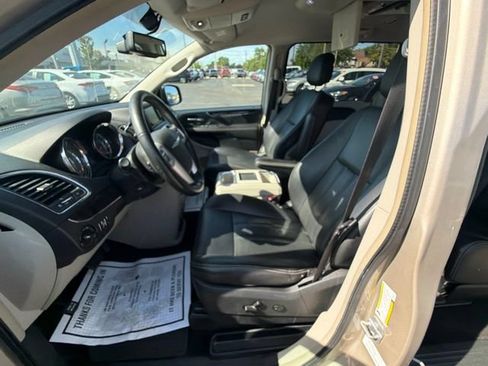 Used 2014 Chrysler Town & Country Touring-L w/ Driver Convenience Group FWD image 27