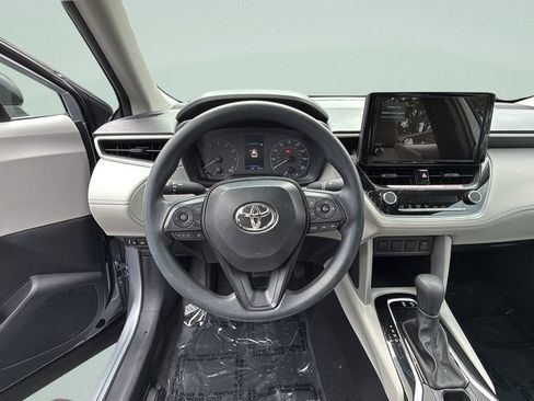 Used 2025 Toyota Corolla Cross L FWD image 12