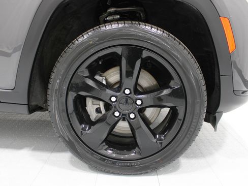 Used 2023 Jeep Grand Cherokee L Laredo AWD/4WD image 5