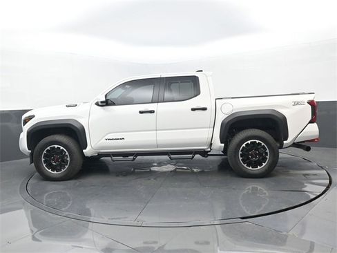 Used 2025 Toyota Tacoma TRD Off-Road image 7