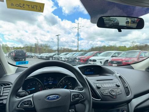 Used 2018 Ford Escape SE AWD/4WD image 2