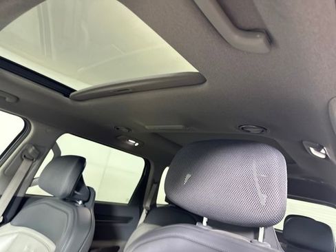 Used 2024 Kia EV9 Wind image 12