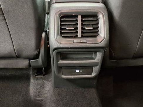 Used 2024 Volkswagen Taos SE image 17