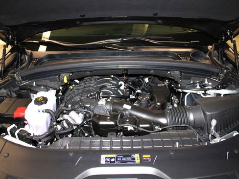 New 2025 Jeep Grand Cherokee Limited w/ Luxury Tech Group II image 43