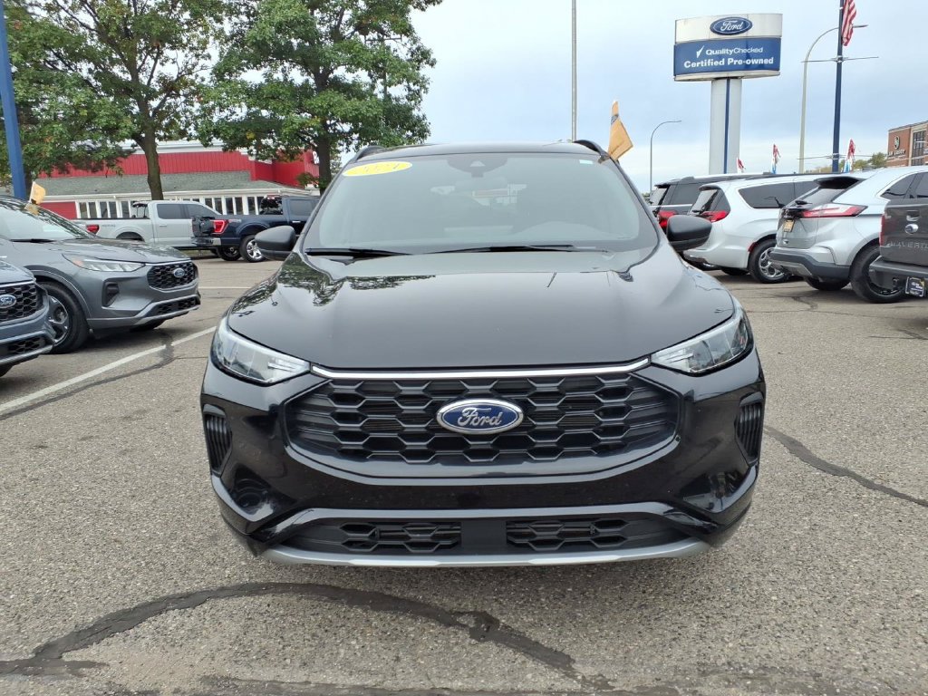 Certified 2024 Ford Escape ST-Line w/ Tech Pack #1 FWD image 3